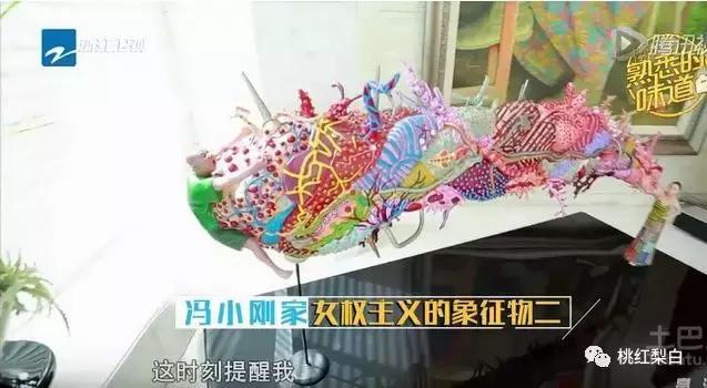 刘嘉玲和天价娃娃合影,刘嘉玲买画