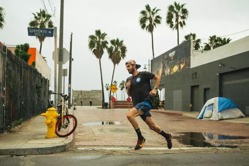 初级跑者如何周期性的提高能力,跑者核心训练跑者必学的黄金动作