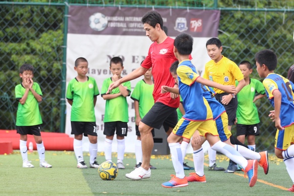 武磊任形象大使上港队助阵第34届沪上中学生的世界杯赛事落幕