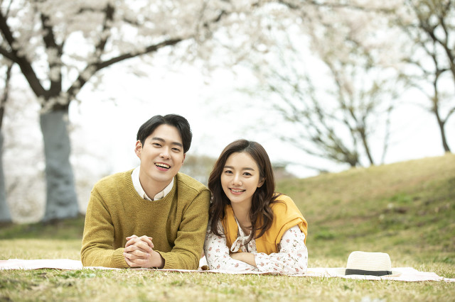 酒精让我迷醉在她的温柔乡，说好的未来，不过是她为寂寞找的借口