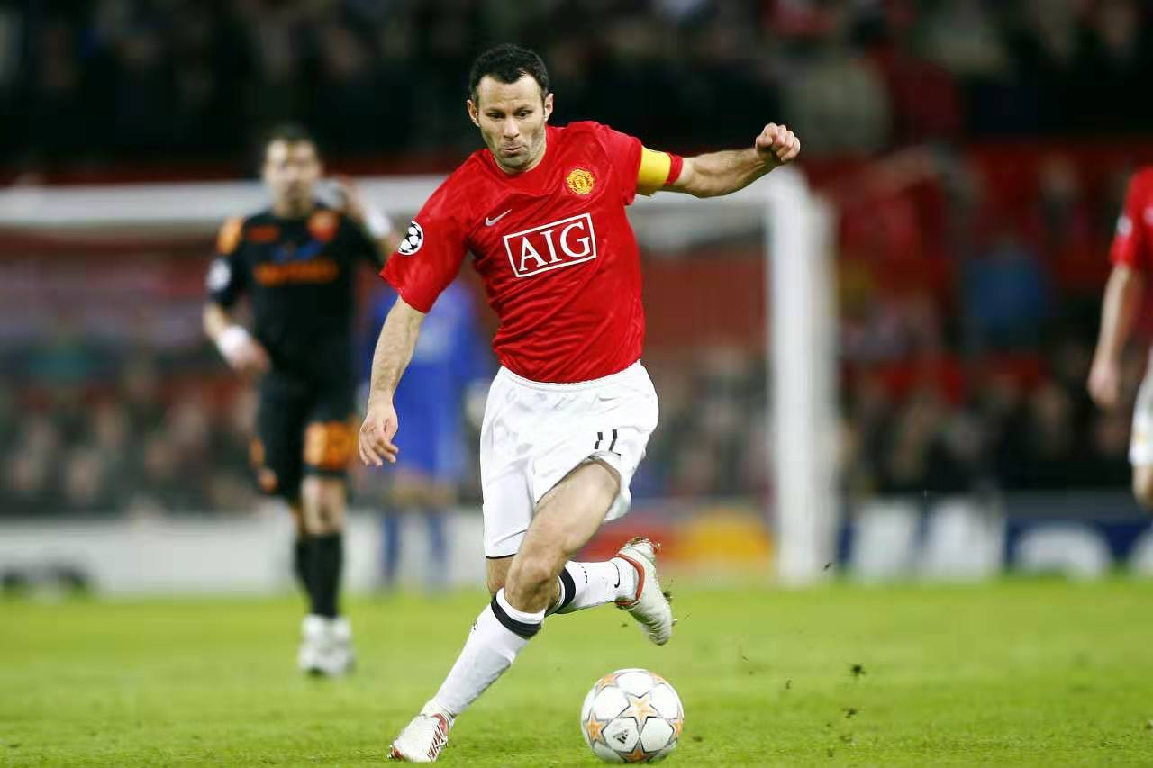 盘点世界足坛五大忠魂,罗马王子领衔,一城终老