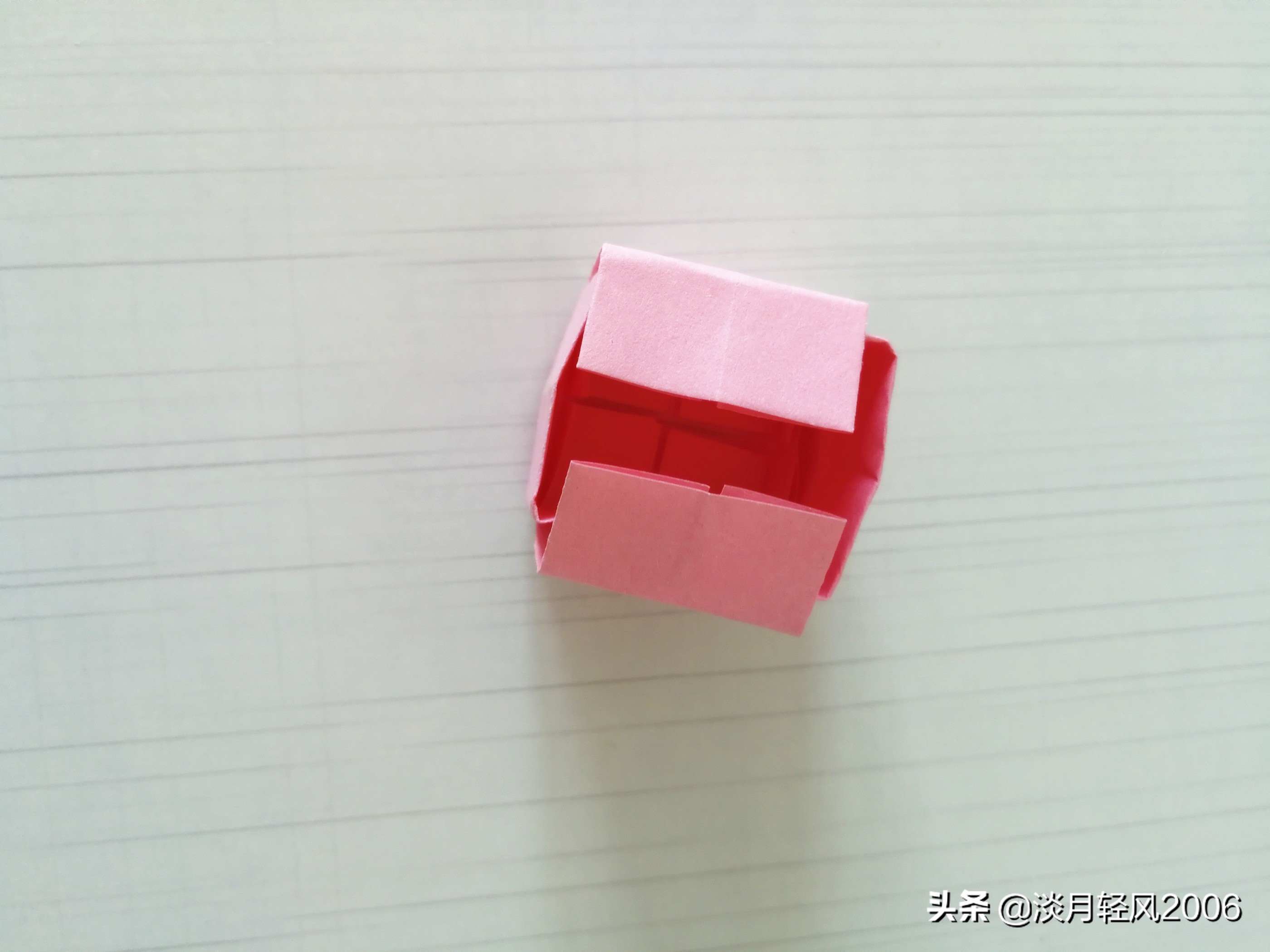 用小方块纸做一个手工,用纸怎样做一个小立方体