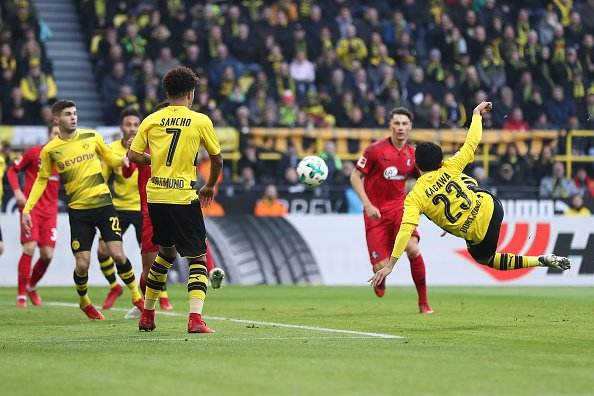 终于知道踢足球为什么要穿长袜,终于知道为什么踢足球的男生少了