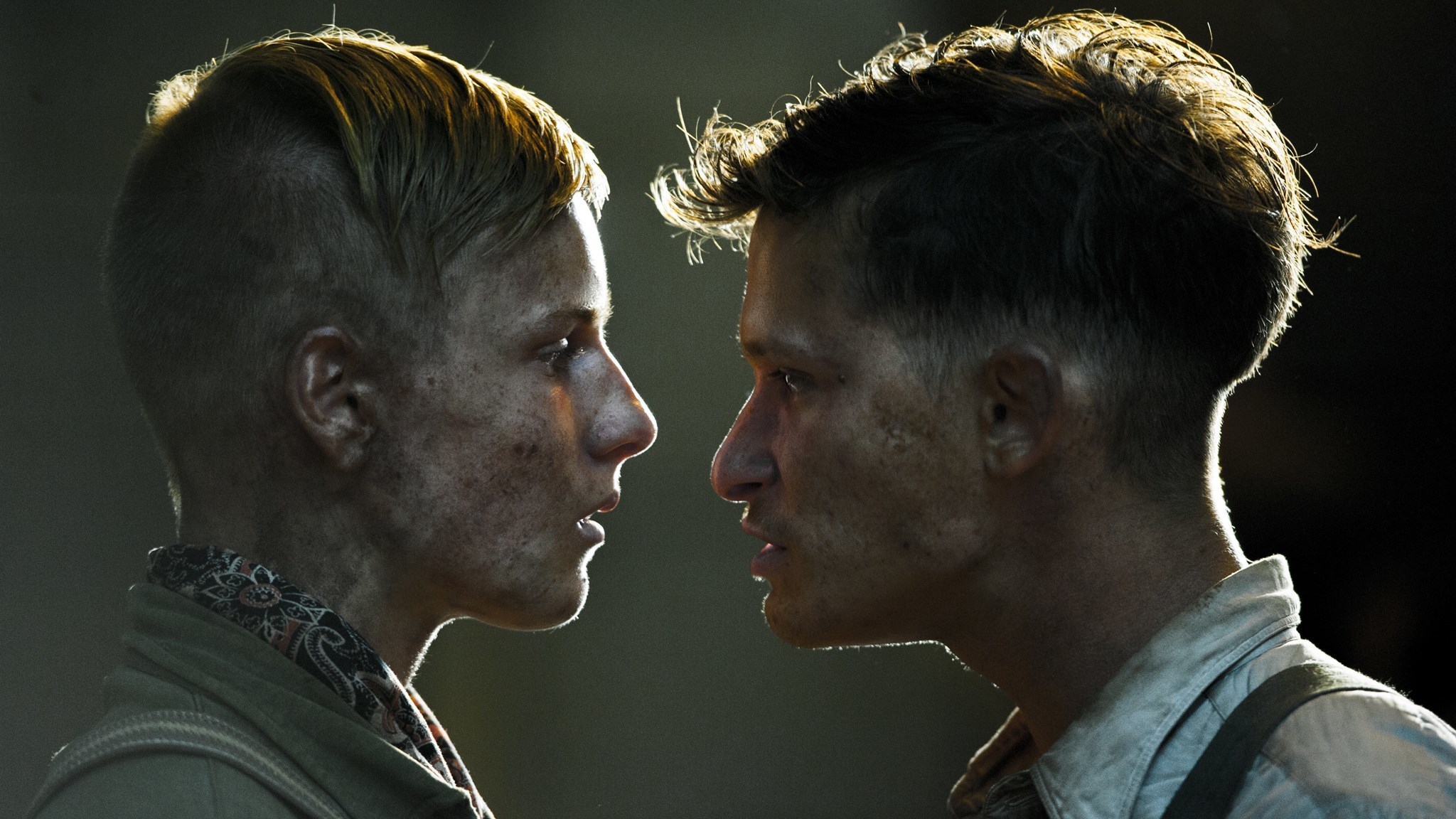 根据真实事件改编，那片美丽的沙滩上，无数孩子像狗一样死去