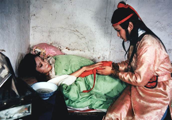 尤二姐被王熙凤陷害流产,尤二姐的胎儿怎么没的