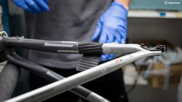 碳纤维自行车车身修复视频教程,碳纤维自行车针孔如何修复