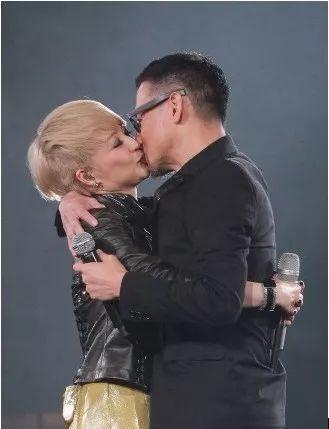 他是一代歌神，却从来没绯闻？揭秘张学友的“风流”与“豪横”…