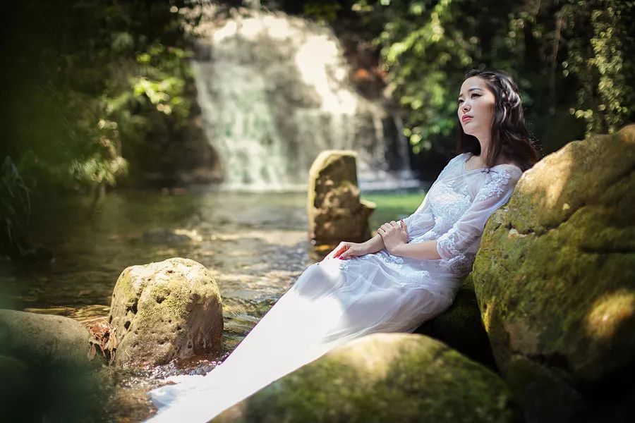 一曲非常柔美好听的秋水伊人,一曲秋水伊人