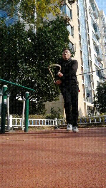 花式跳绳左右甩绳动作要领,花式跳绳甩绳打圈跳法