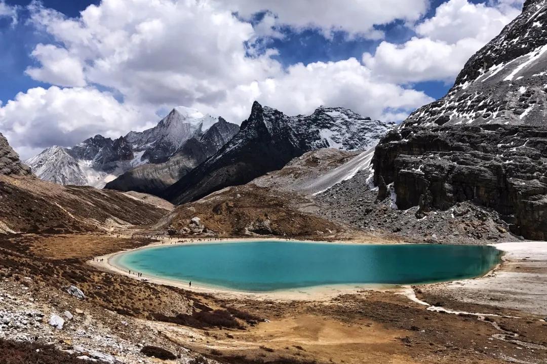 稻城亚丁这里有你想要的诗和远方,在稻城亚丁视频