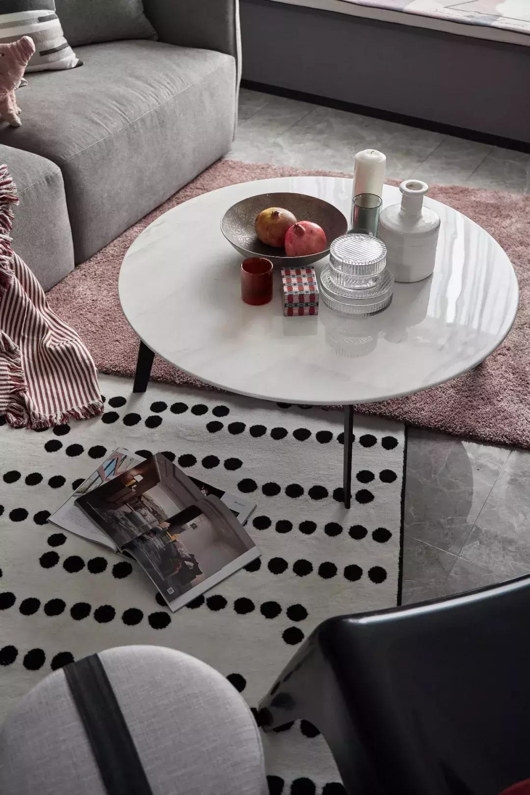 高级灰粉色卧室装修案例,高级灰的颜色铺在家里简约大气