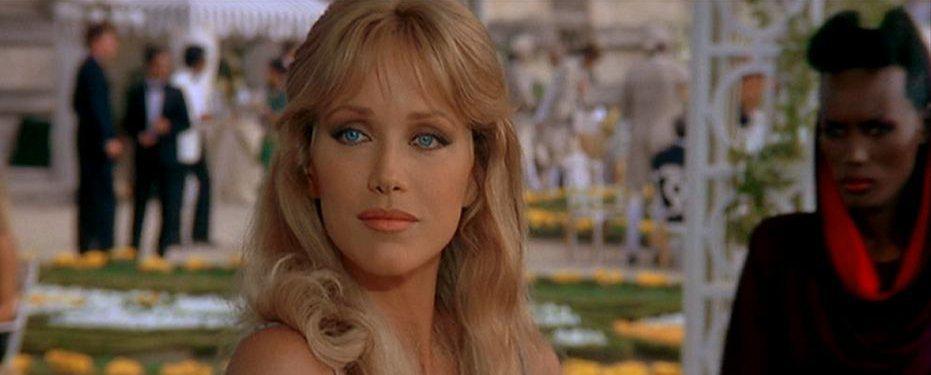 “邦女郎”坦娅·罗伯茨因尿路感染去世！女性要警惕这八个症状