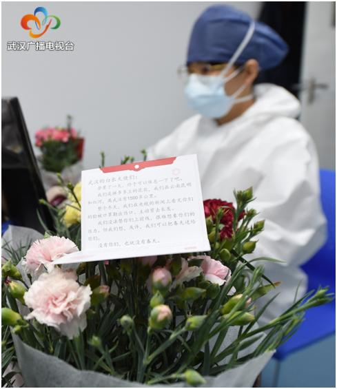 云南鲜花专列直达武汉金银潭医院院长替花农致谢白衣天使