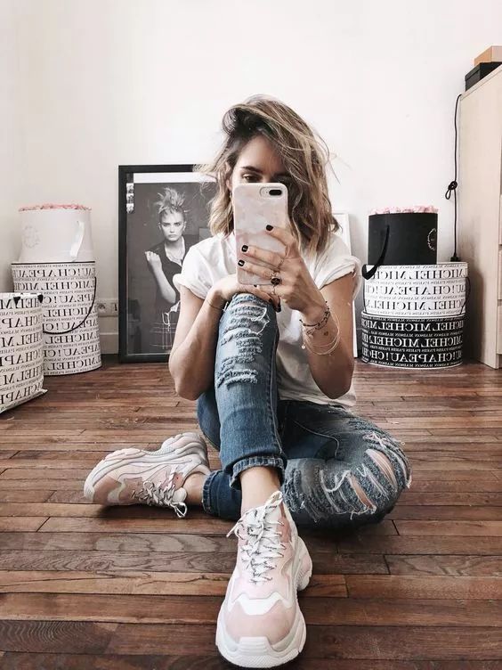 人生处处是陷阱万分小心,人生处处有坑我们要擦亮双眼