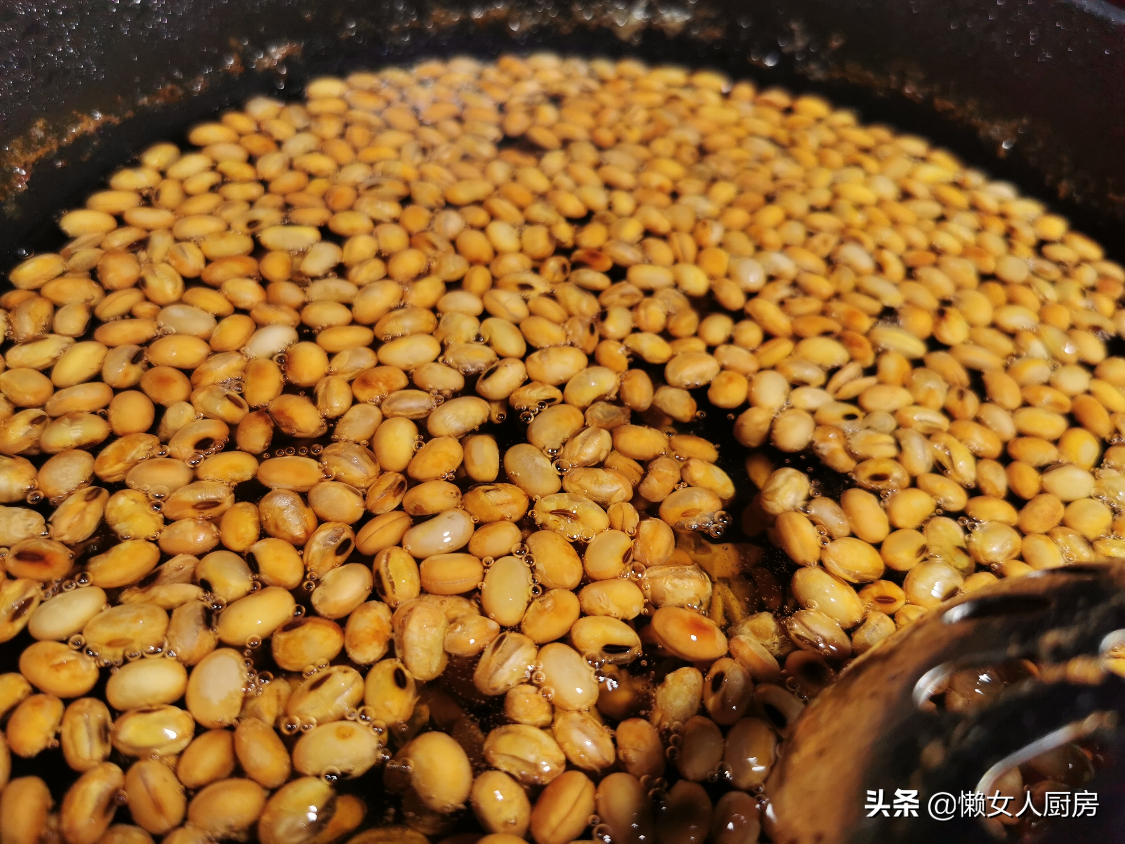 大厨教你自制酥黄豆,干黄豆炸酥黄豆的正确方法