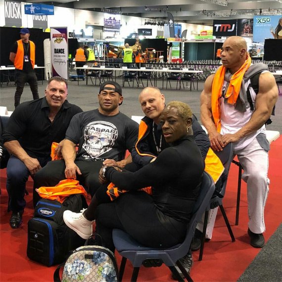 米洛斯练哭鹿晨辉箭步蹲,米洛斯练哭鹿晨辉全集