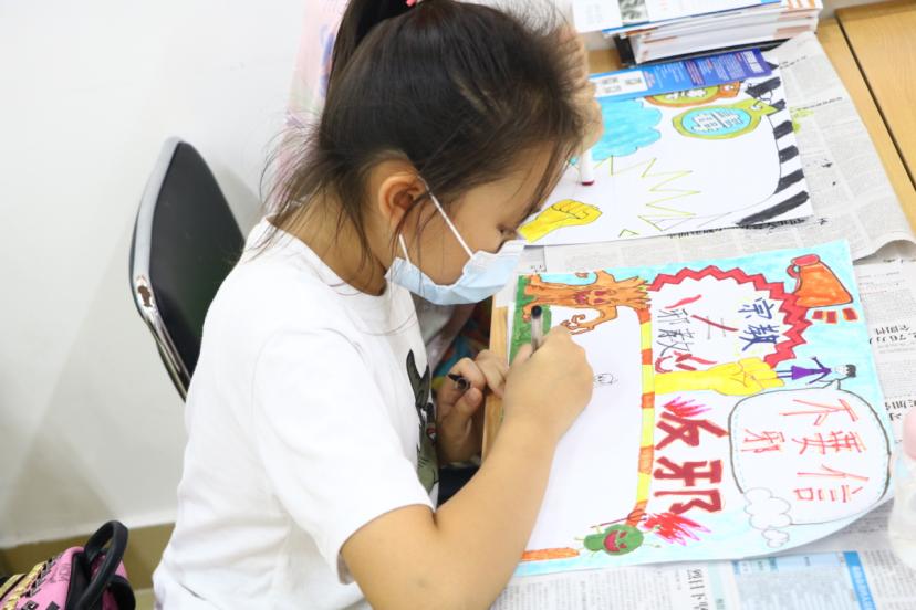 百年华诞心向*党**远离*教邪**享安康高新区开展反*教邪**绘画主题活动