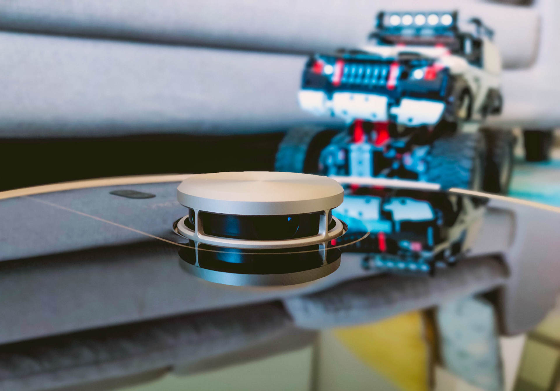 连垃圾都懒得倒，由利扫地机器人评测：垃圾自动收集，一月一次