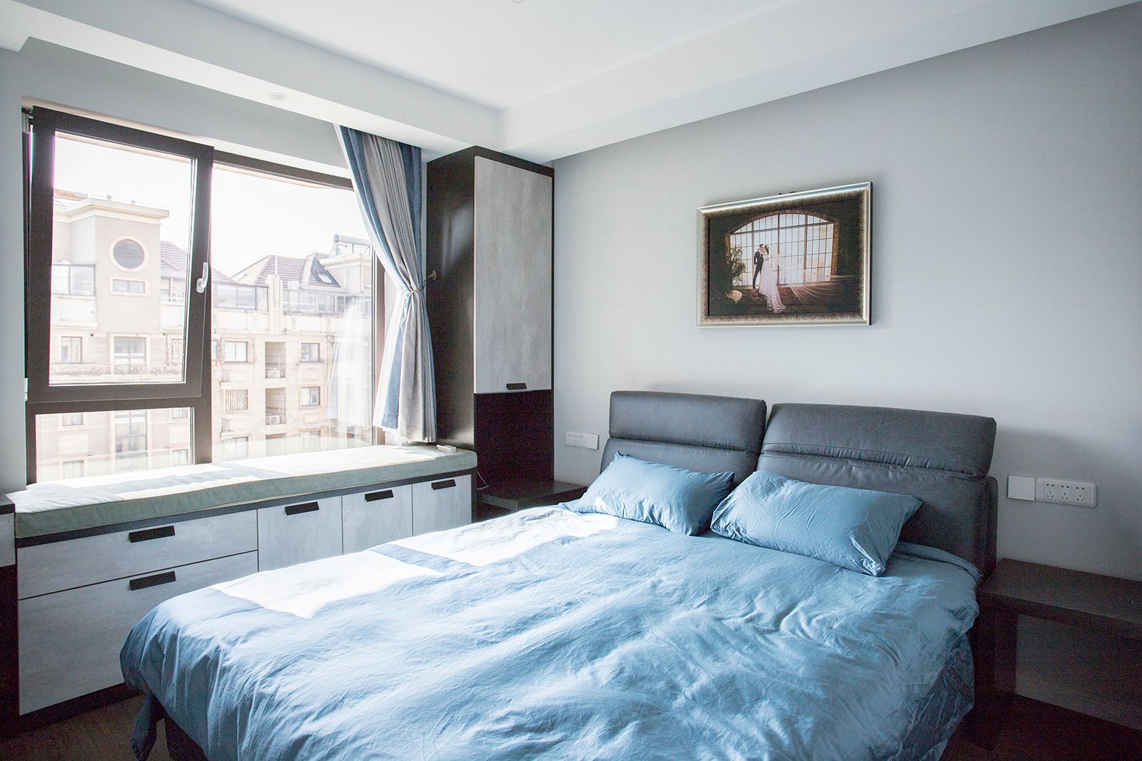 103㎡收纳满分，电动窗帘、上轨道移门和阳台吧台让家一键变高级