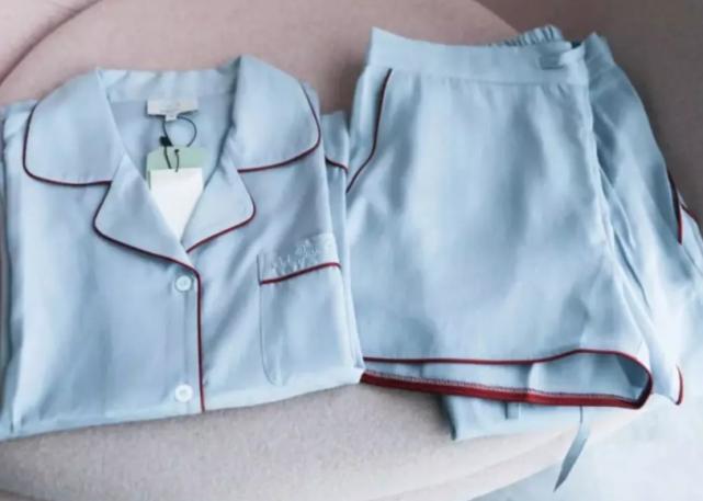 如何挑选真正的真丝睡衣,必买的几款睡衣