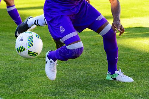 粉丝大回馈！足球入门系列开课，足球的入门及装备问题知道多少？
