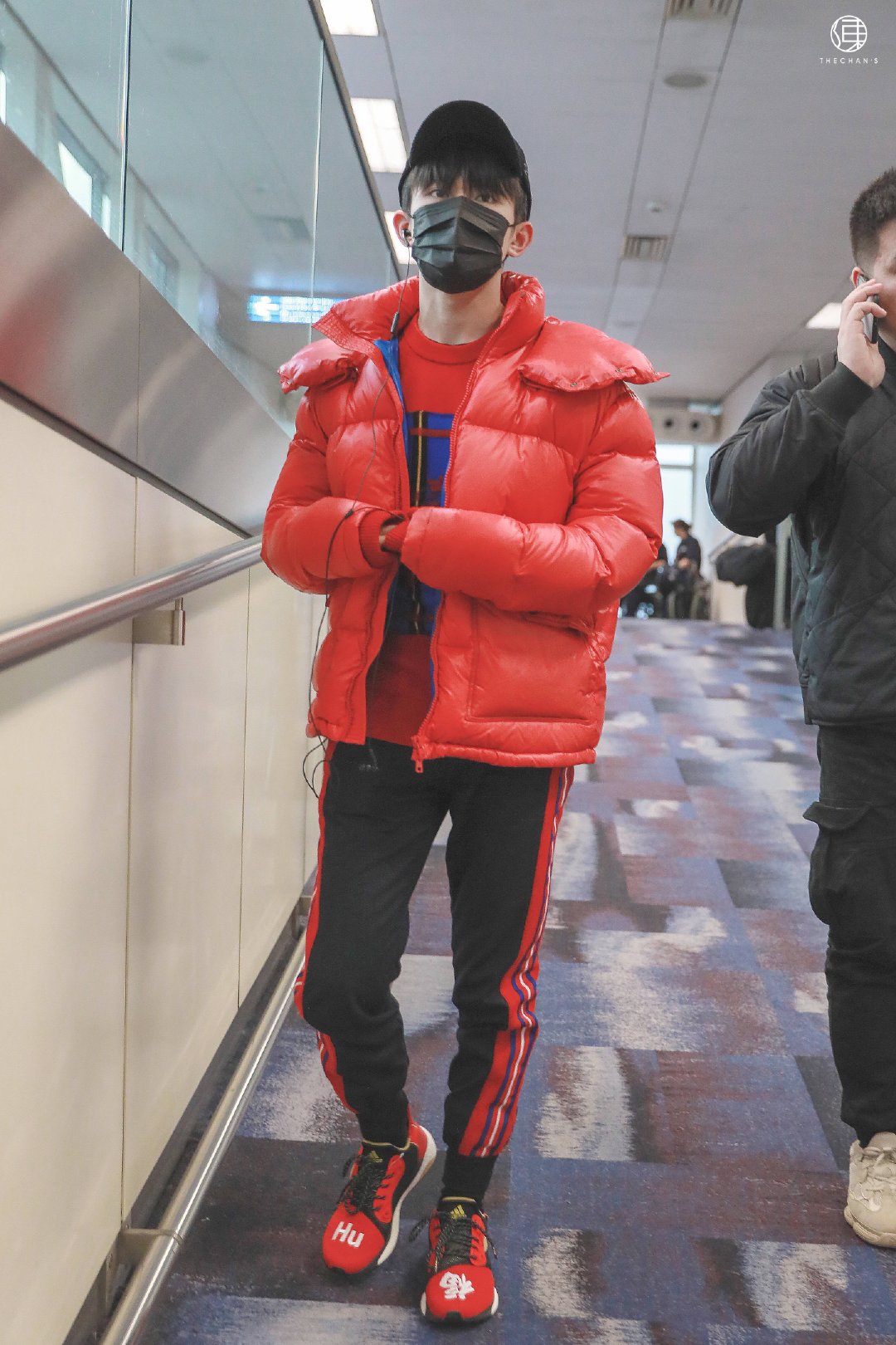 易烊千玺和香港资深演员见面,易烊千玺在香港优秀吗