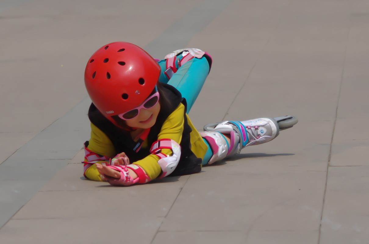 儿童到底适不适合轮滑运动,轮滑适合孩子学吗