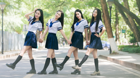 漂亮的女高中生校园校服照,大学女生穿校服自拍