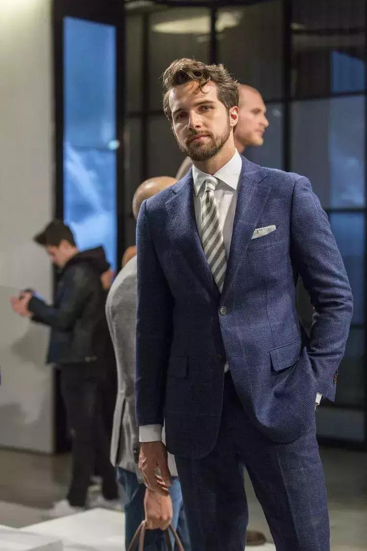 男士西服怎么穿才合身,男士西服怎么穿才合适