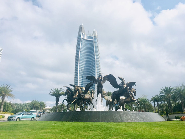 一条海棠路，半座三亚城：“海岛第一路”背后蕴藏怎样的资源密码