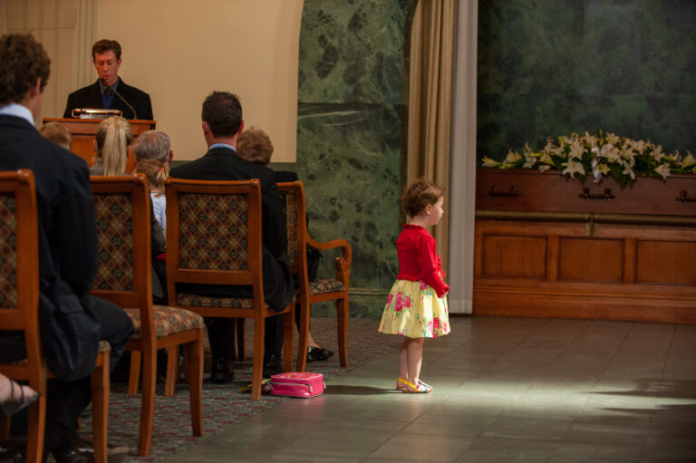 这可能是您从未听说过的摄影工作:葬礼摄影师