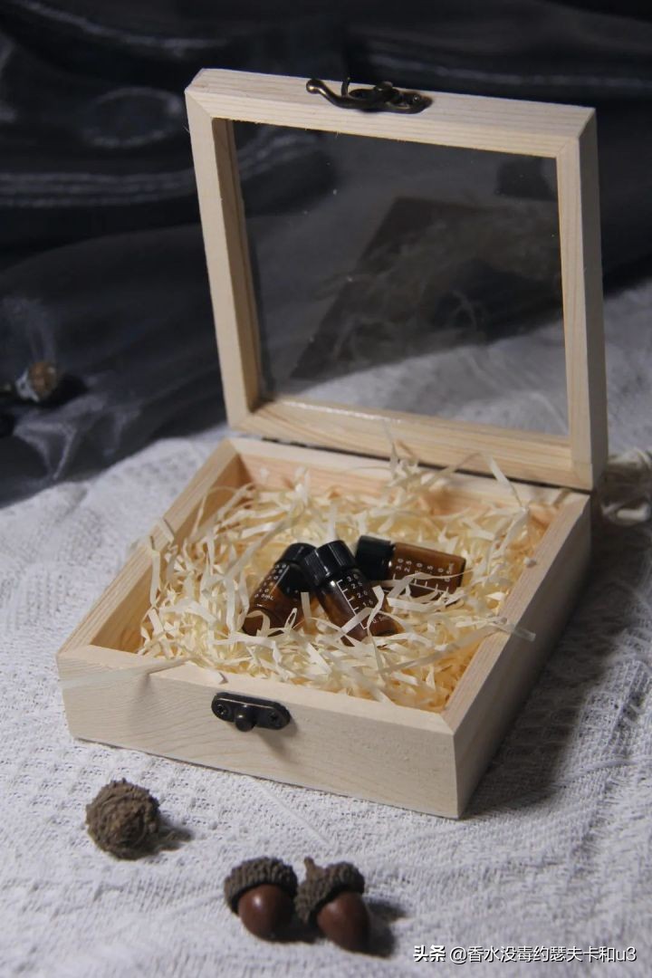 香水的味道哪种比较好闻不刺鼻,怎么区分浓香水和淡香水