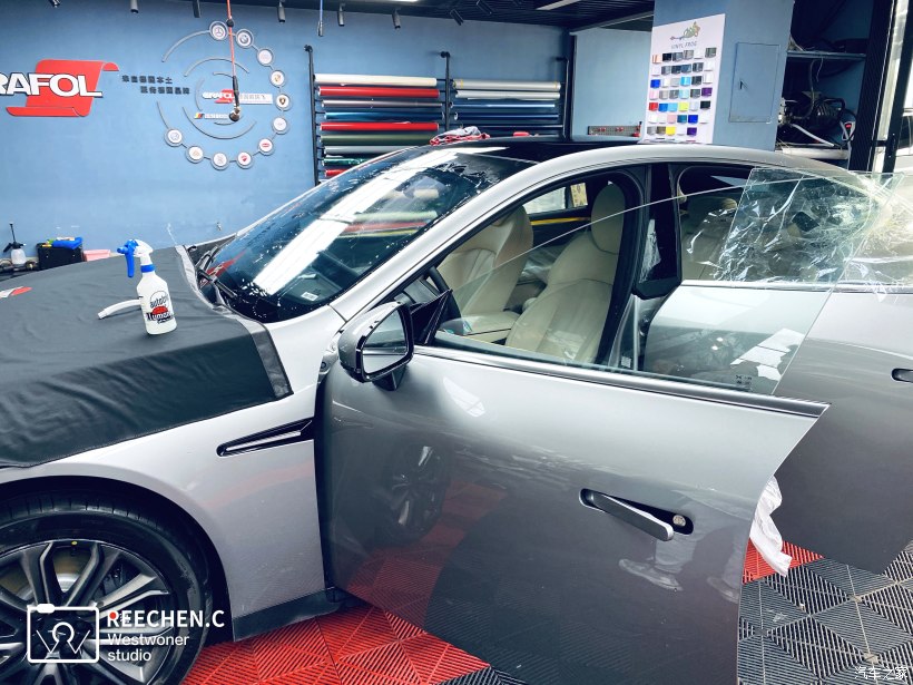 想给爱车贴膜不知道上哪去,教大家怎么给自己爱车贴膜