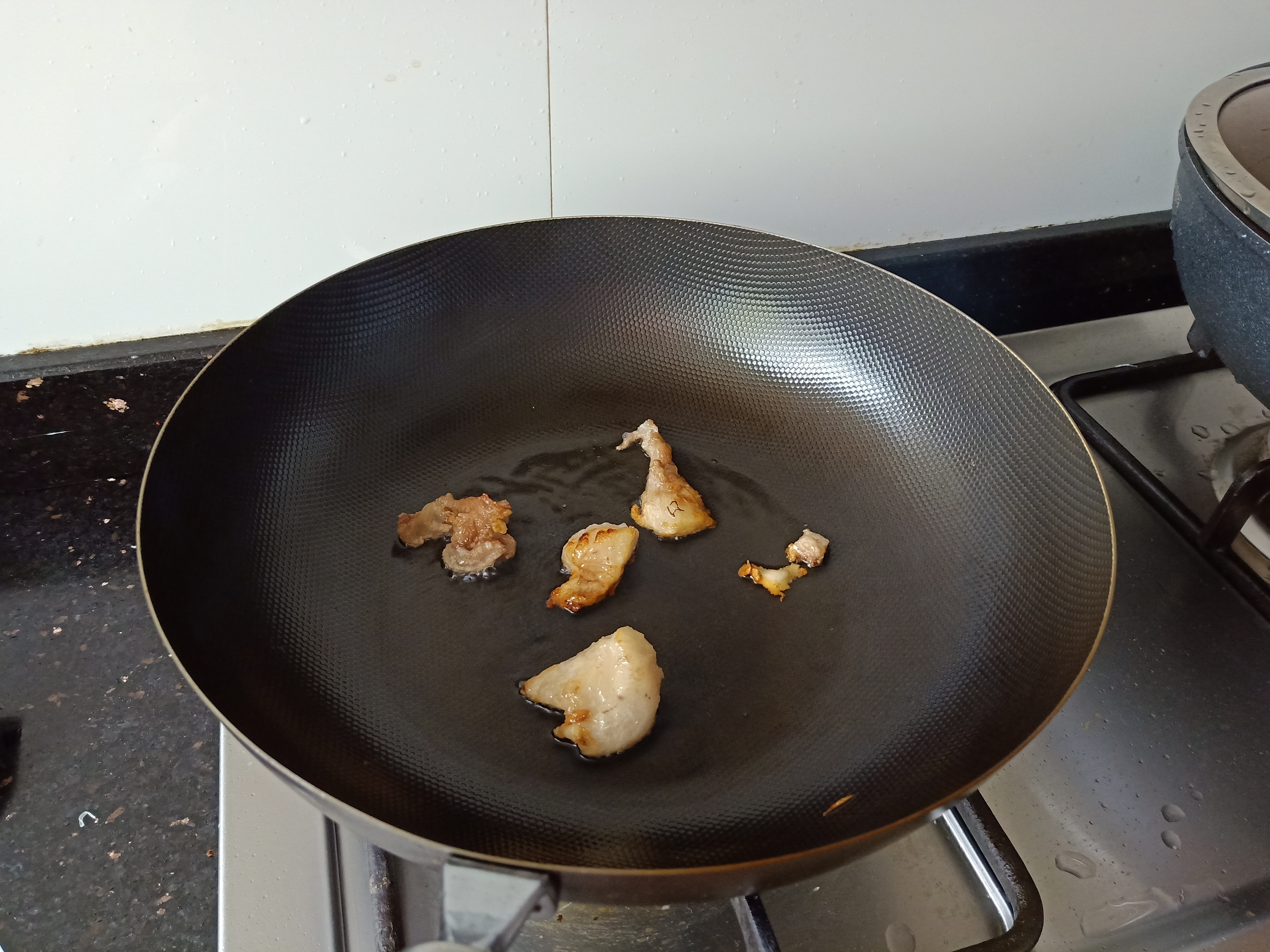 炒菜是铁锅好还是不锈钢的好吃,炒菜是铁锅好还是铝锅好