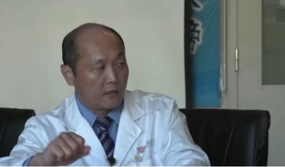 大爷患重病急需治疗,大爷病倒无人照顾视频