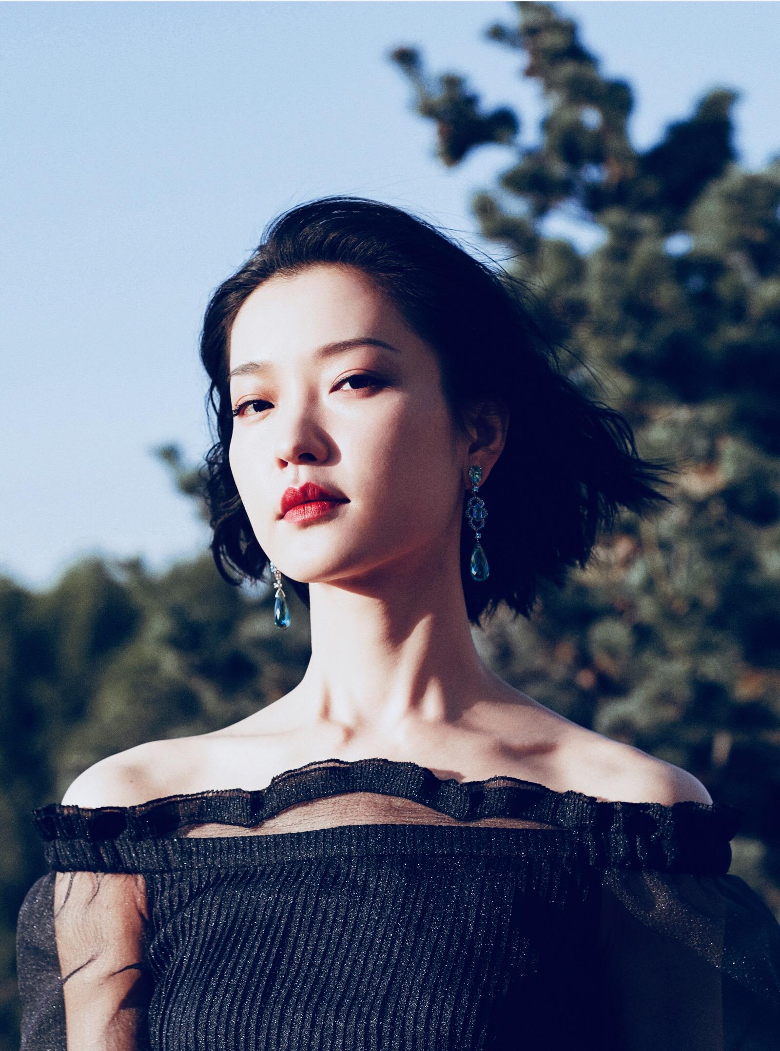 长脸自来卷适合什么好打理的发型,头发微卷脸型宽适合什么发型