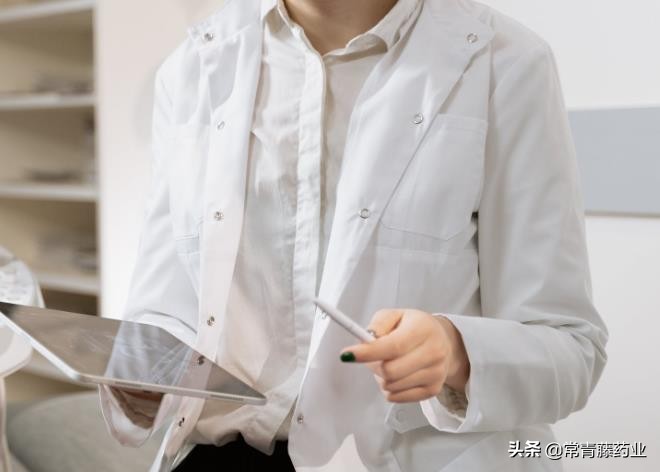 指甲变黑与病有关吗,指甲变黑就一定是甲母痣吗