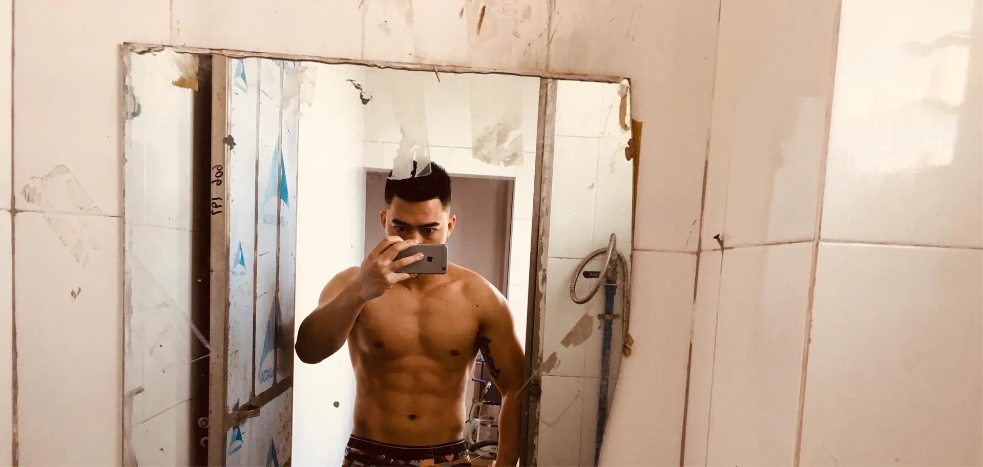 有人是不是怎么练都练不出腹肌,可能自己永远都练不出腹肌