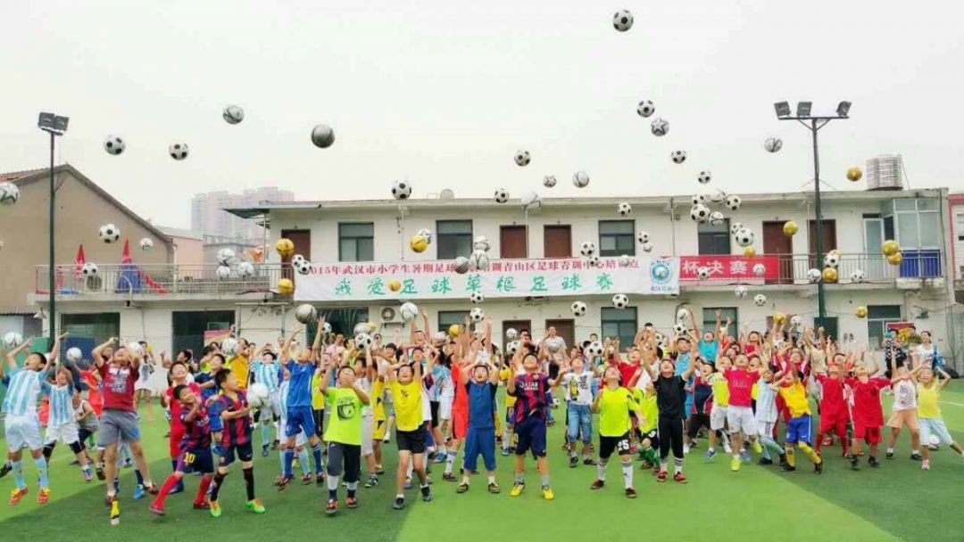 为武汉足球70年文化收藏展助阵,武汉70年代足球队