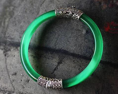 玉石吊坠摔裂了怎么修复,玉镯子里面被摔出裂纹了