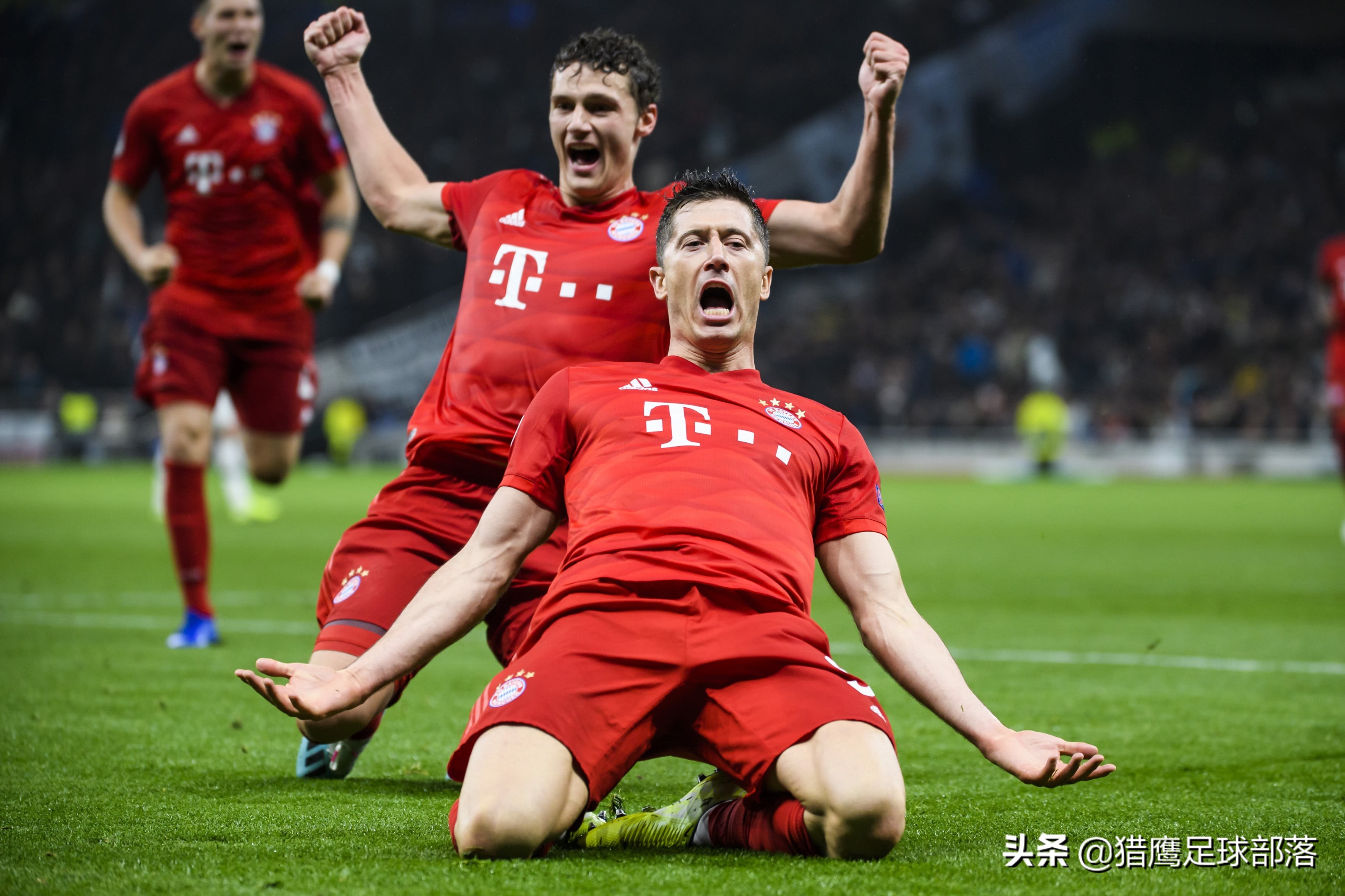 欧冠c罗莱万巅峰对决,梅西c罗莱万个人数据对比图