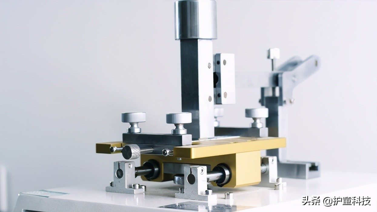 诚信不止315，高端品质365！学习桌椅，就选护童