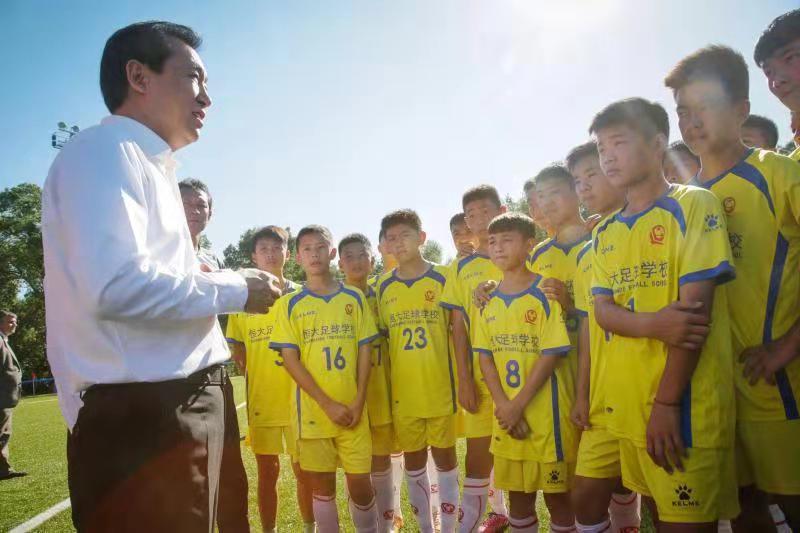 恒大为中国足球的贡献,为足球崛起而努力