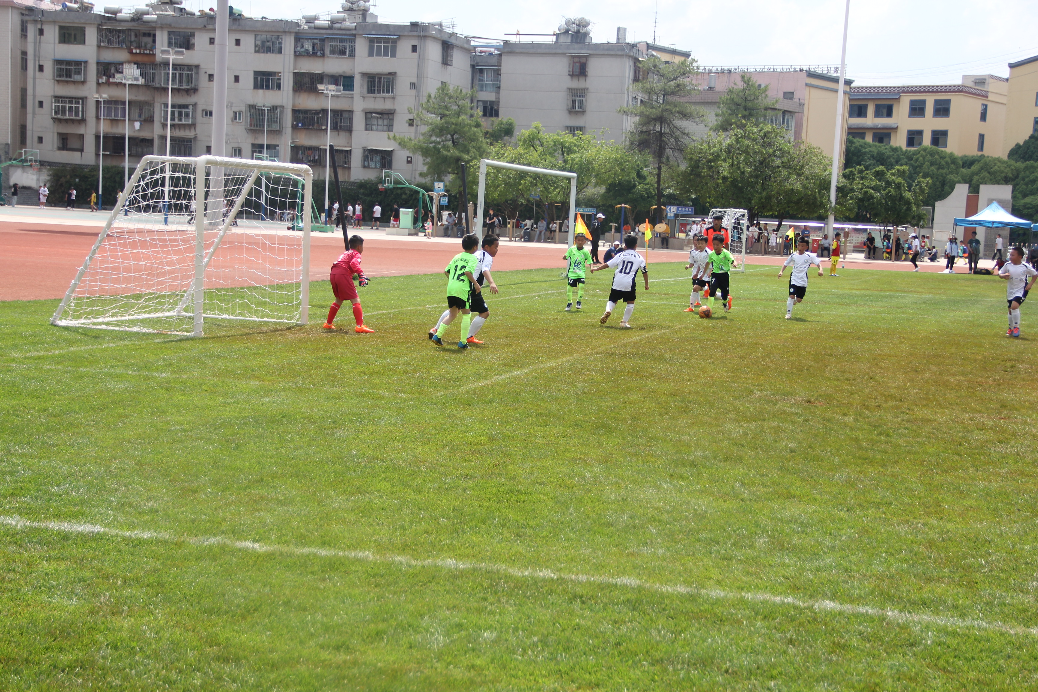 昆明奋进杯足球赛呈贡二小,昆明奋进杯足球赛打几个星期