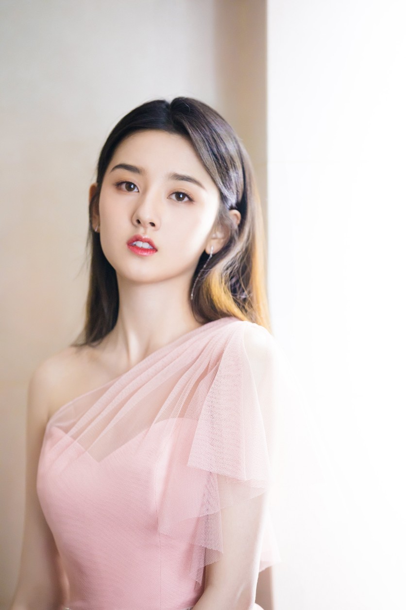 披头发好还是扎头发对发质好,发际线低适合扎头发还是披头发