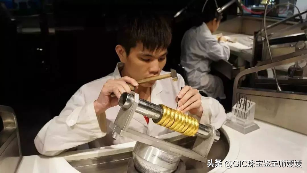 实心黄金手镯变形修复需要多少钱,黄金手镯变形了在家怎么恢复变圆