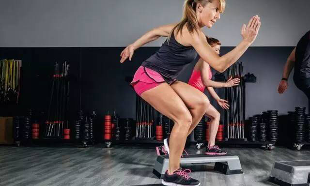 高抬腿做多少可以瘦腿,高抬腿多少个可以瘦腿