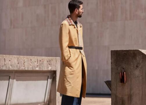 郭敬明为何叫小金人,郭敬明穿大衣完整视频