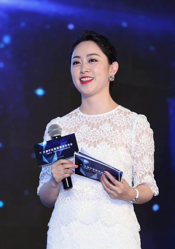 从开拖拉机到如今千亿帝国掌舵人,从拖拉机手到千亿富婆