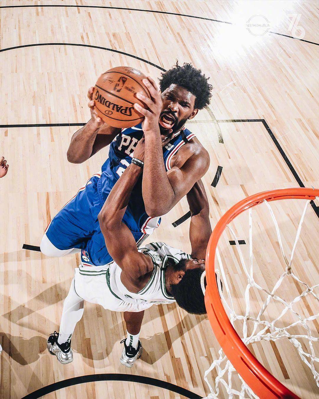 比肩名宿！恩比德场外价值获得认可，NBA第7位内线拥有签名鞋